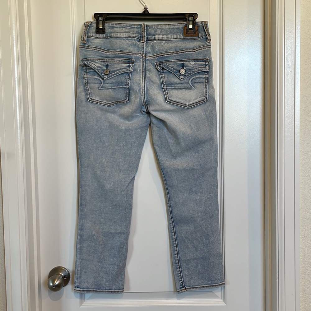 American Eagle Artist Crop